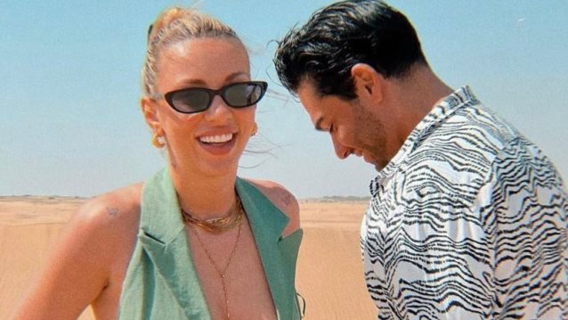 Η Γαρυφαλλιά Καληφώνη ποζάρει στην αγκαλιά του Χρήστο Μάστορα! Η τρυφερή φωτογραφία που δημοσίευσε