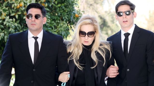 Ο συγκινητικός επικήδειος του γιου του Αντώνη Λυμπέρη: "Άνοιξες τα μάτια σου ορθάνοιχτα για τελευταία φορά και με κοίταξες"