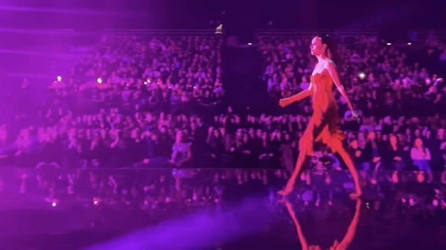 Madwalk 2024 | Η εντυπωσιακή εμφάνιση της Βίκυς Καγιά στη σκηνή