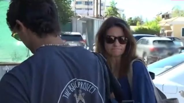 Τα πρώτα πλάνα της κόρης της Μαρινέλλας, Τζωρτίνας Σερπιέρη και του εγγονού της έξω από το νοσοκομείο