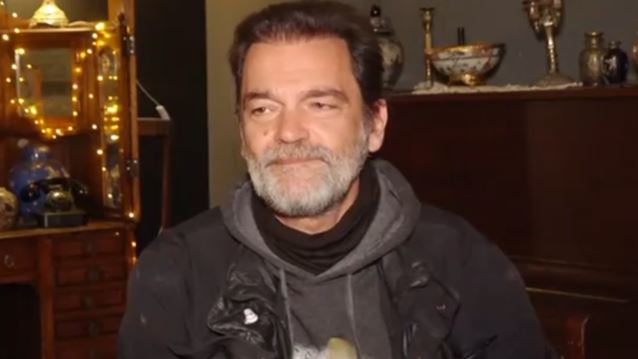 Κωνσταντίνος Καζάκος: "Πιο πολύ έφταιγε ο μπαμπάς μου τότε, με πήρε στον λαιμό του"