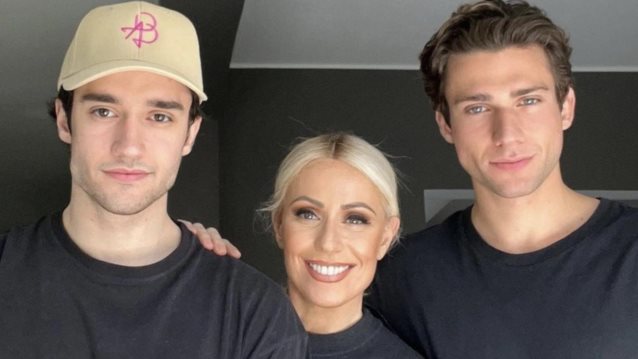 Σπάνια βραδινή εμφάνιση της Μαρίας Μπακοδήμου με τον γιο της, Άρη Αργυρόπουλο