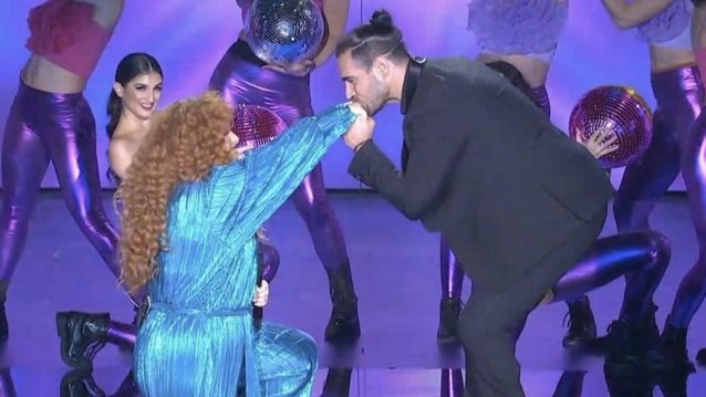 Σοφία Κουρτίδου &amp; Γιάννης Σεβδικαλής τραγουδούν &quot;Για πάντα&quot; και συγκινούν