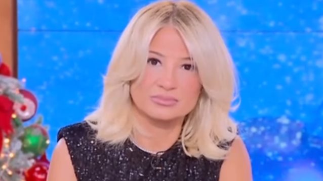 Ο Γιώργος Λάγιος &quot;πάγωσε&quot; τη Φαίη Σκορδά με το κοπλιμέντο που της έκανε