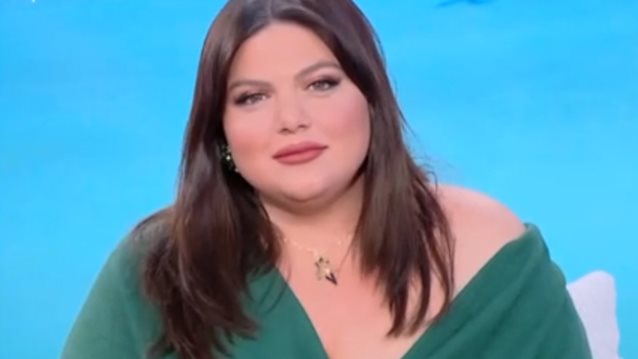 Η Μπάρκα ξεσπά κατά Αναδιώτη και Σερβετάλη: &quot;Δύο άνδρες συμφωνούν τι θα γίνει στη μήτρα μιας γυναίκας&quot;