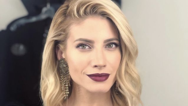 Η Ευαγγελία Αραβανή στόλισε για τα Χριστούγεννα | Οι εικόνες από το εντυπωσιακό της σπίτι με τον Σπύρο Λάζαρη