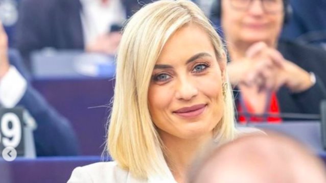 Η Ελεονώρα Μελέτη γιόρτασε τα γενέθλιά της μακριά από τον Θοδωρή Μαροσούλη και την κόρη τους - Το δώρο που της έστειλε ο σύζυγός της