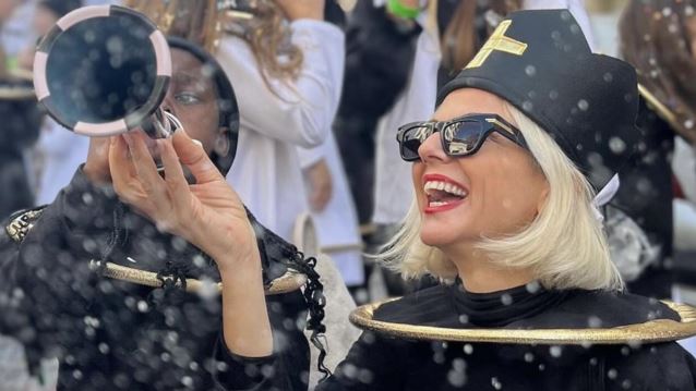 Η Χριστίνα Κοντοβά στο πατρινό Καρναβάλι με την κόρη της, Ada