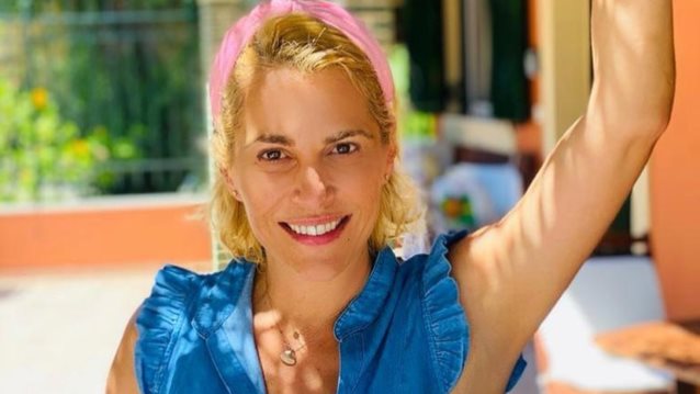 Η σπάνια φωτογραφία της Τζένης Μπότση με τον σύντροφό της, Αλέξανδρο Μιχαλά και την κόρη τους, Αλίκη