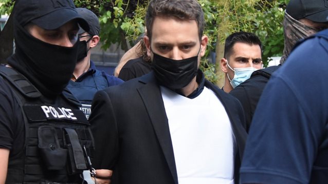 Έγκλημα στα Γλυκά Νερά: Στην Ευελπίδων ο 32χρονος πιλότος μετά την ομολογία της δολοφονίας της Καρολάιν - Με αλεξίσφαιρο γιλέκο και δεμένος πισθάγκωνα