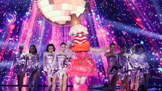 &quot;The Masked Singer&quot; | To &quot;Παγωτό&quot; ανέβηκε για πρώτη φορά στη σκηνή  - Δείτε την εντυπωσιακή εμφάνιση
