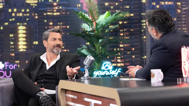 Κώστας Φαλελάκης: &quot;Κι εμένα δεν με ενδιαφέρει τι κάνει ο straight στο κρεβάτι του αλλά το λούζομαι καθημερινά&quot;