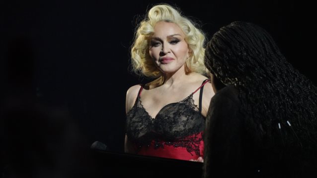 Οι σπάνιες φωτογραφίες της &quot;βασίλισσας της ποπ&quot;, Madonna με τον πατέρα της που έκλεισε τα 93