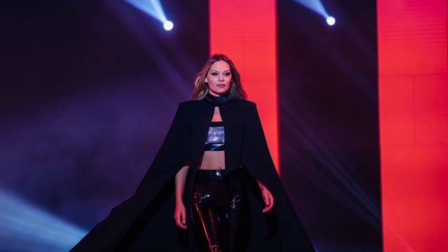 MadWalk 2020 | Η Υβόννη Μπόσνιακ εκθαμβωτική στο catwalk του Γιάννη Λάσκου