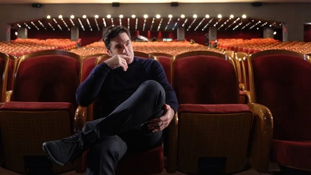 Είδαμε την πρεμιέρα του &quot;Maestro&quot; του Χριστόφορου Παπακαλιάτη – Hot or not?