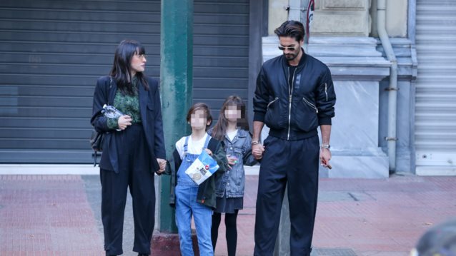 Γιώργος Καράβας &amp; Ραφαέλα Ψαρρού | Οικογενειακή βόλτα στο κέντρο της Αθήνας με τα παιδιά τους