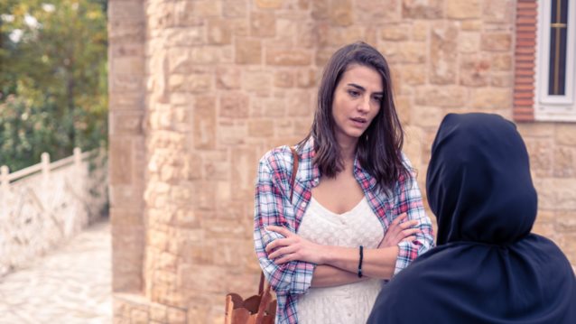 &#39;Εξαψη | Η Εβίτα πιάνει την Κλαίρη και τον Αλέξανδρο επ’ αυτοφώρω