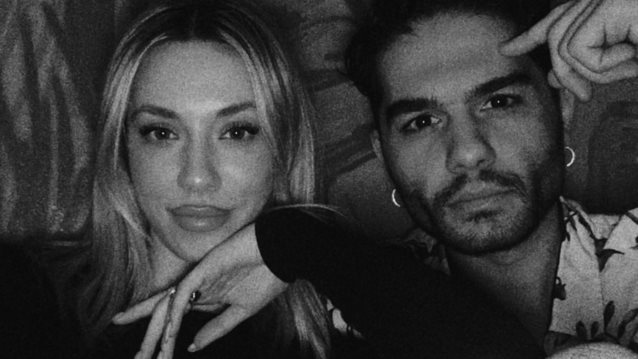 Γαρυφαλλιά Καληφώνη &amp; Χρήστος Μάστορας σε τρυφερά στιγμιότυπα στην παραλία