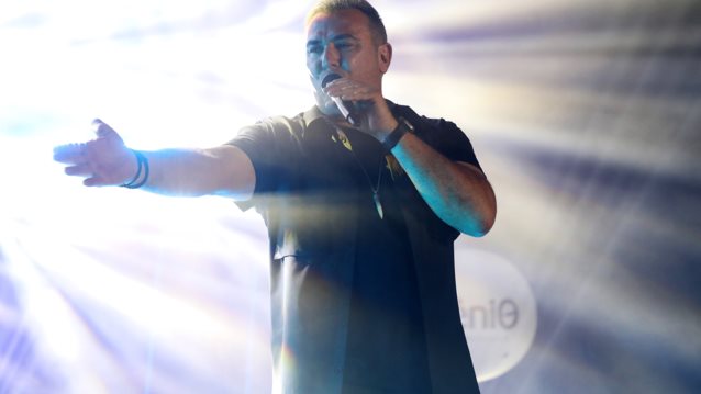 Πρεμιέρα για το summer tour του Αντώνη Ρέμου με τον Mente Fuerte - Μπόσνιακ &amp; Μπεκατώρου στο πλευρό του!