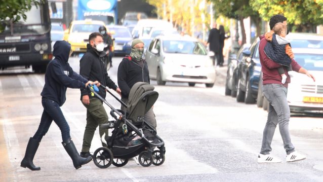 Τζένη Μπαλατσινού &amp; Βασίλης Κικίλιας | Βόλτα με τον γιο τους, Παναγιώτη-Αντώνιο, στο κέντρο της Αθήνας