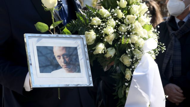 Το τελευταίο αντίο στον Nίκο Αντύπα - Ήταν όλοι εκεί για να τον αποχαιρετήσουν