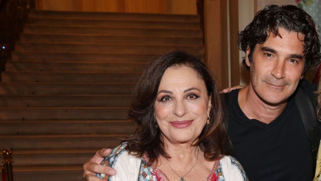 Χάρις Αλεξίου | Πρεμιέρα στο Δημοτικό Θέατρο Πειραιά με τον Χριστόφορο Παπακαλιάτη στο πλευρό της