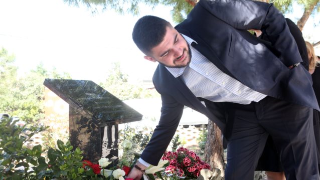 Ένας χρόνος χωρίς τον Γιώργο Καραϊβάζ - Τρισάγιο στο σημείο που δολοφονήθηκε εν ψυχρώ