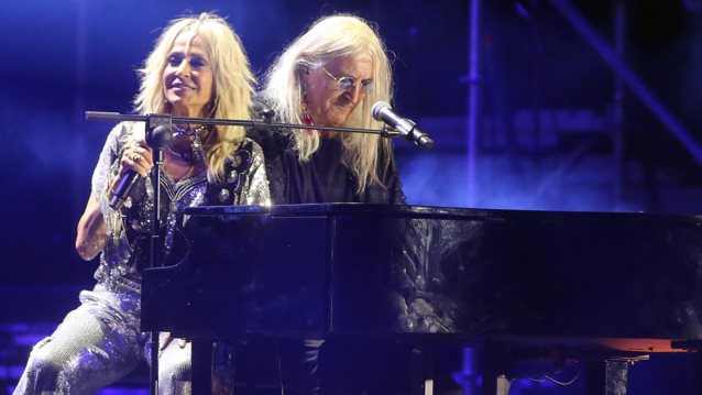 Άννα Βίσση &amp; Νίκος Καρβέλας αργά το βράδυ για street food στη Γλυφάδα