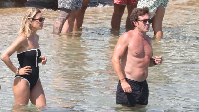 Η Βίκυ Καγιά &amp; ο Ηλίας Κρασσάς σε οικογενειακές στιγμές στη Μύκονο