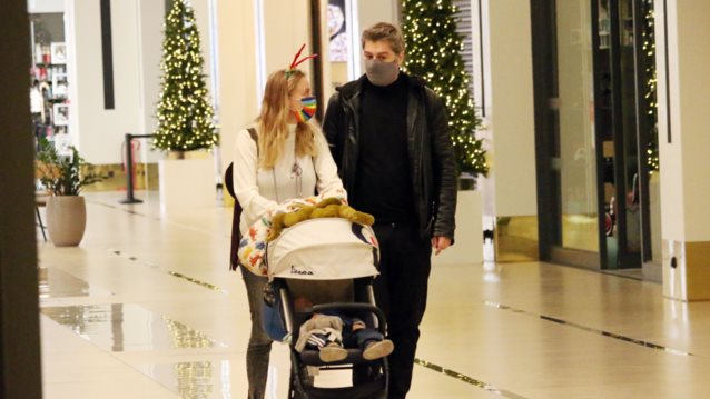 Ο Αλέξανδρος Μπουρδούμης και η Λένα Δροσάκη σε οικογενειακές στιγμές με τον γιο τους