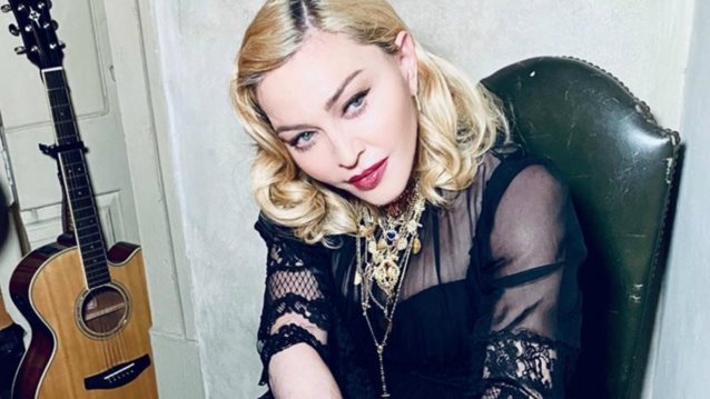 Η απάντηση της Madonna στους επικριτές της: &quot;Υποκλιθείτε σκύλες&quot;