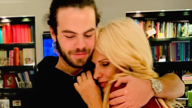 Η Ελένη Μενεγάκη ευχήθηκε στον 18χρονο Άγγελο Λάτσιο