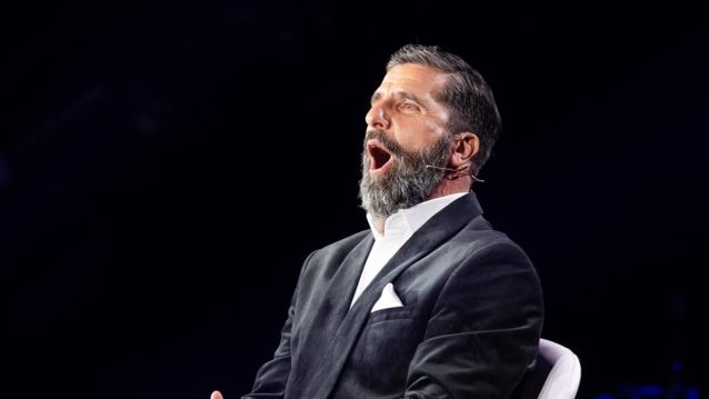 Λύγισε ο Θανάσης Βισκαδουράκης στο &quot;The Secret Song&quot; | Η έκπληξη του γιου του