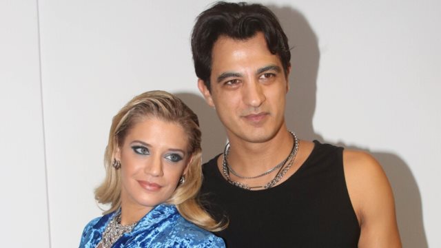 Τζενη Θεωνα &amp; Δημος Αναστασιαδης | Κοινο παρτι γενεθλιων σε γνωστο bar restaurant στου Ψυρρη για το ζευγαρι