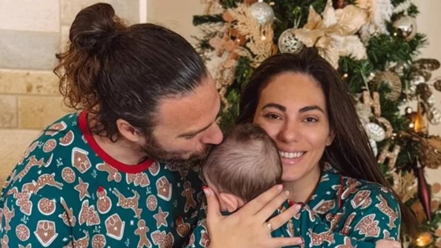 Η Ευρυδικη Βαλαβανη "λιωνει" για τον Γρηγορη Μοργκαν και τον γιο τους