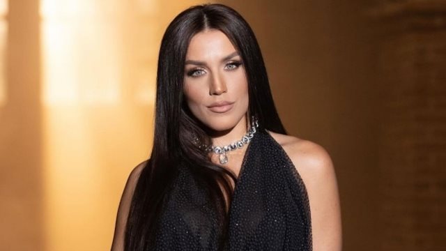 Η Ιουλια Καλλιμανη βαζει τη &quot;Σιωπη στη Διαπασων&quot; με το νεο της τραγουδι