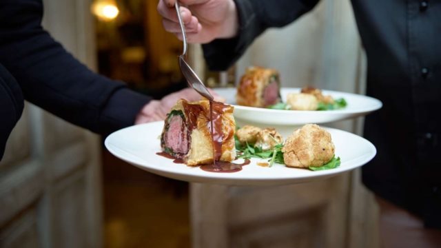 Στα high end εστιατορια της Αθηνας δεν πας μονο για το φαγητο