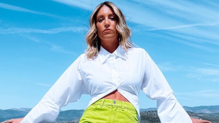 Mini φούστες | Πώς θα υιοθετήσεις την top τάση της άνοιξης σύμφωνα με την Αθηνά Οικονομάκου