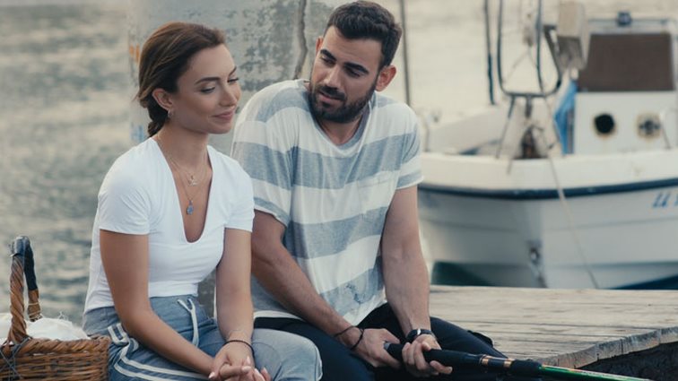 Το Τατουάζ: Τι θα συμβεί στα επόμενα επεισόδια: Μια φωτογραφία ανατρέπει τα δεδομένα &amp; ο κλοιός γύρω από τον Ορφέα στενεύει επικίνδυνα...