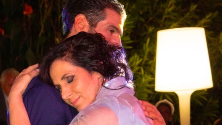 Τα συγκινητικά λόγια του Ετεοκλή Παύλου για τη μητέρα του: "Θέλω να γίνω εσύ μανούλα"