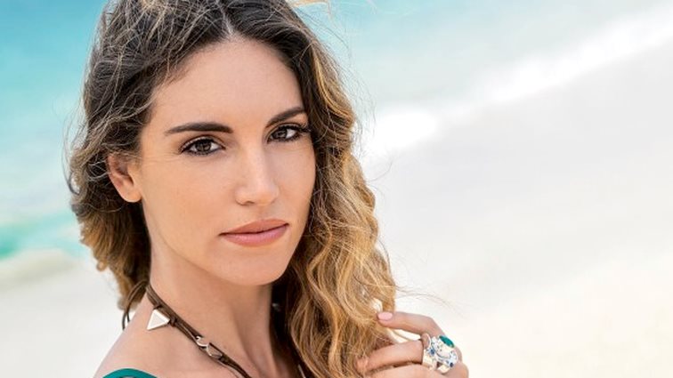 Αθηνά Οικονομάκου: Πιο sexy από ποτέ: Φωτογραφίζεται μόνο με το μαγιό της!