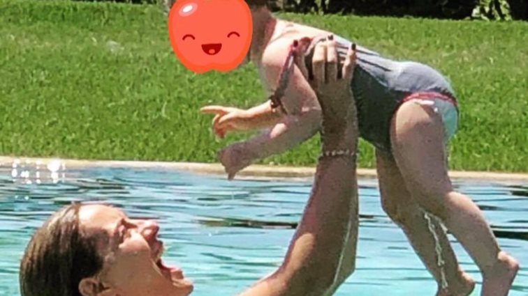 Ελεονώρα Μελέτη
: Η κόρη της κάνει τα πρώτα της βήματα