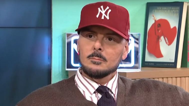 Νίκος Βουρλιώτης: &quot;Δεν έχει χρειαστεί να το απαγορεύσω στην κόρη μου - Έχει αναπτύξει αισθητικό κριτήριο&quot;