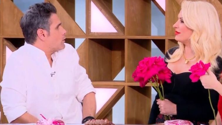 Ελένη Μενεγάκη: "Ένας πολύ δικός σου άνθρωπος είπε  ότι έχεις κορίτσι" - Η αντίδραση του Δημήτρη Ουγγαρέζου