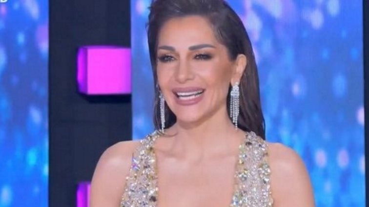 Η Δέσποινα Βανδή έχει κοιλιακούς &quot;πέτρα&quot; | Κάνει γυμναστική και μας αφήνει με το στόμα ανοιχτό