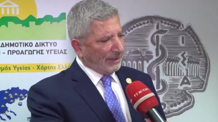 Ο Γιώργος Πατούλης στην παρουσίαση βιβλίου του | Η ηχηρή απουσία του μεγαλύτερου γιου του