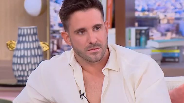 Γιώργος Λιβάνης: &quot;Τραγουδιστής έβγαζε την αφίσα, έξω από την πόρτα του καμαρινιού μου&quot;