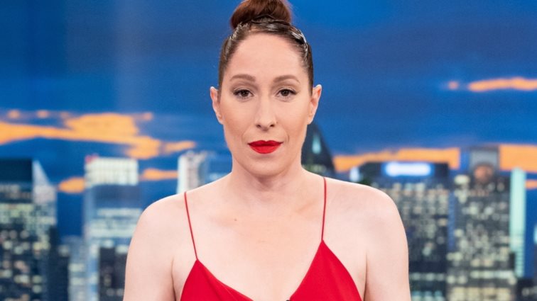 Κόρα Καρβούνη: &quot;Δεν φοβήθηκα την τηλεόραση αλλά δεν με παίρνουν. Το αποδίδω σε αυτόν τον χαζό διαχωρισμό&quot;