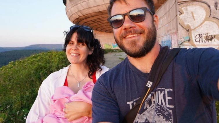 Ο Ευτύχης Μπλέτσας και η Ηλέκτρα Αστέρη γιορτάσαν τον έναν μήνα της κόρης τους!