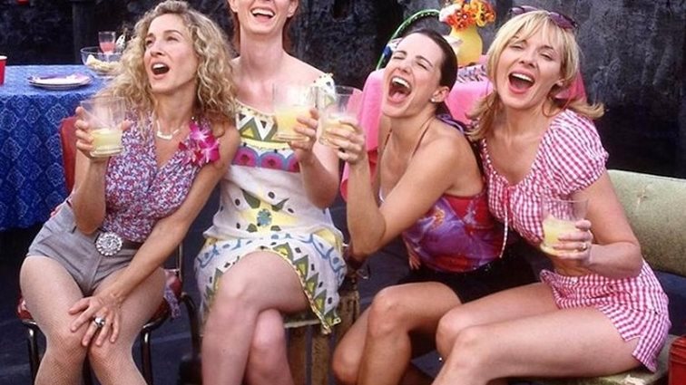 Ψάχνεις αφορμή για να οργανώσεις ένα πάρτυ;: Η Μάρω Παρασκευούδη προτείνει 17 λόγους για να το κάνεις!